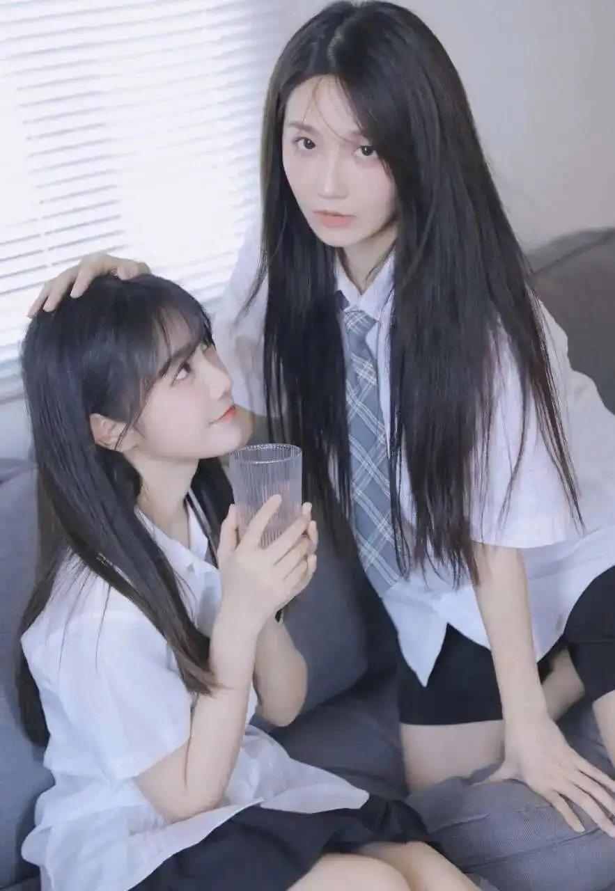 闺蜜拍照互动技巧_100种姿势摆拍双人_拍照和朋友互动姿势